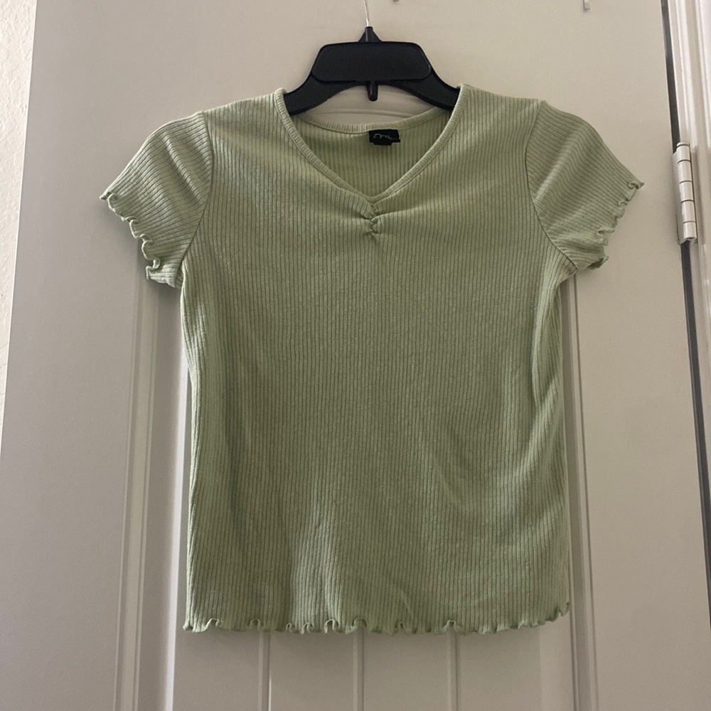 V-neck cropped shirt
